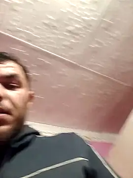 Snapshot of Alexszader36 chatting on December 17, 1:00 am Alexszader36 online show from December 17, 1:00 am