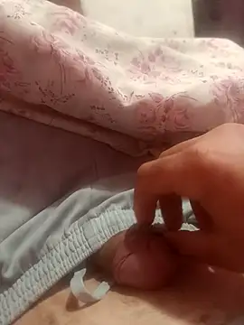 Snapshot of Alexszader36 chatting on April 8, 9:59 pm Alexszader36 online show from April 8, 9:59 pm