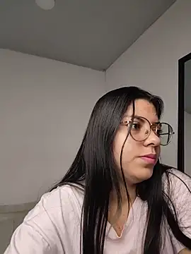 Snapshot of harper_ks chatting on May 22, 2:08 am harper ks online show from May 22, 2:08 am