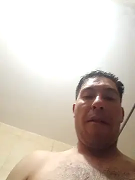 Snapshot of Ezeaxl chatting on December 4, 1:04 am Ezeaxl online show from December 4, 1:04 am