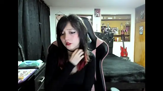 Maki Zein  online show from November 21, 10:14 am