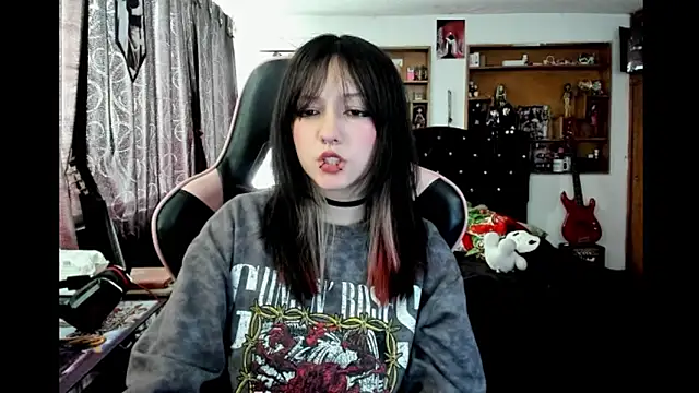 Maki Zein  online show from January 16, 2:10 pm