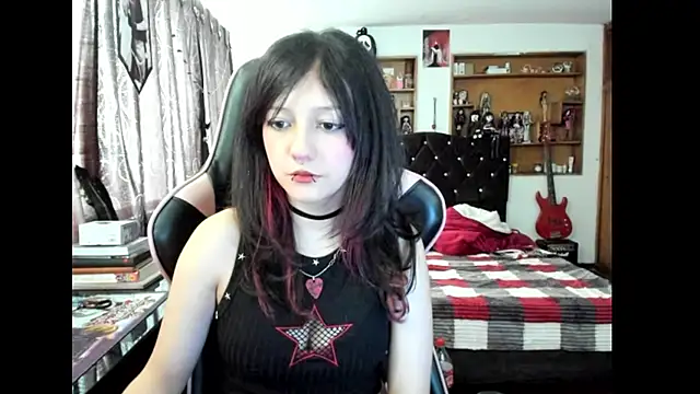 Maki Zein  online show from May 10, 7:19 pm