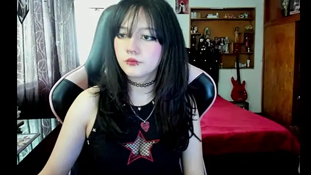 Maki Zein  online show from May 22, 7:30 pm