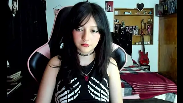 Maki Zein  online show from May 29, 11:47 pm