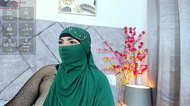 Snapshot of _naylaa_ chatting on April 21, 3:02 am naylaa online show from April 21, 3:02 am