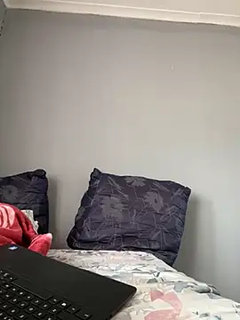 Wildpineapple online show from November 8, 1:11 pm