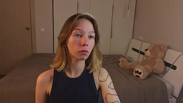 LilyVoise online show from October 19, 1:01 pm