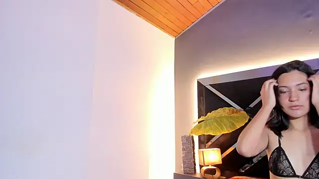 Snapshot of Emmy__Rossee chatting on October 16, 1:12 pm Emmy Rossee online show from October 16, 1:12 pm