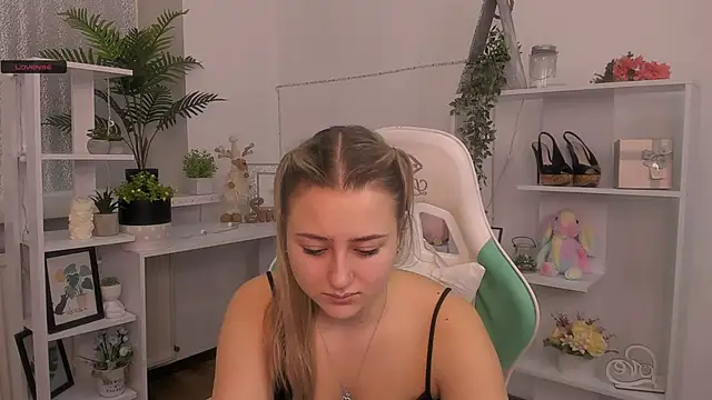 Lulu   Moon online show from December 4, 7:39 am