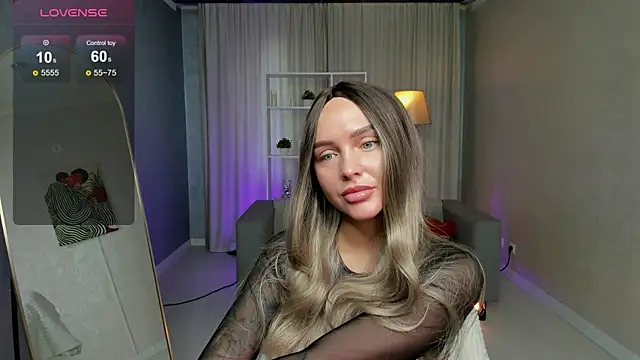 Snapshot of LanaDeRose chatting on November 17, 2:17 am LanaDeRose online show from November 17, 2:17 am