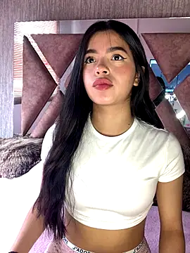 LunaMoore Pink online show from October 17, 1:57 pm