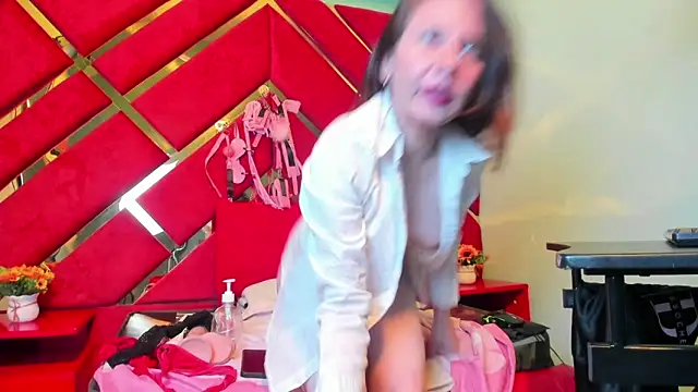 Kylie Bloom online show from March 22, 11:30 pm