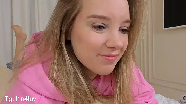 AIicaparkerc online show from October 30, 9:37 pm