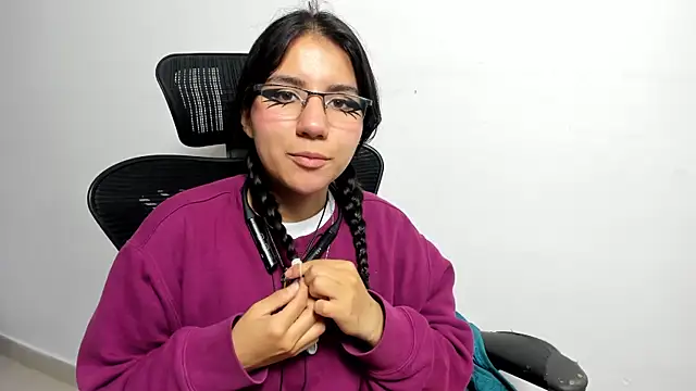 HollyPeach online show from November 17, 7:52 pm