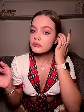 xSlavicDollx online show from October 18, 12:13 am