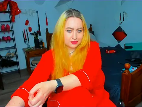 Snapshot of TheNaughtyGF chatting on April 6, 10:33 pm TheNaughtyGF online show from April 6, 10:33 pm