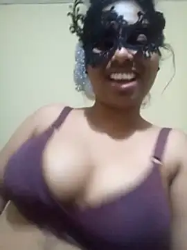 Expose Queen online show from February 5, 6:34 pm