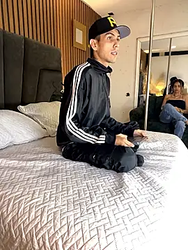 DerryAndIzzy online show from January 10, 5:42 am