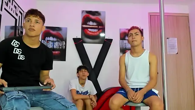 Snapshot of EMPIRE_BOYS1 chatting on October 18, 7:25 pm EMPIRE BOYS1 online show from October 18, 7:25 pm