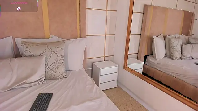 lyrabellini online show from November 7, 11:43 am