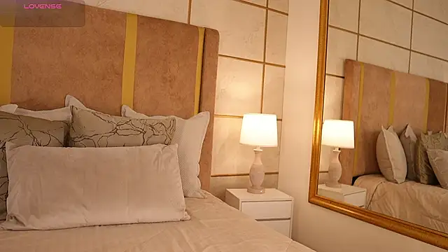 lyrabellini online show from March 11, 11:38 am