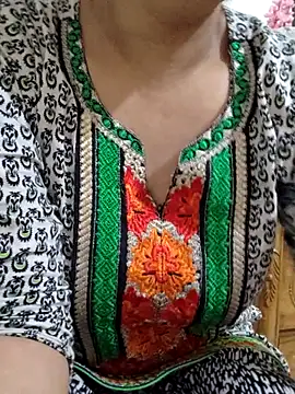 Snapshot of Tanha18 chatting on December 1, 5:34 am Tanha18 online show from December 1, 5:34 am