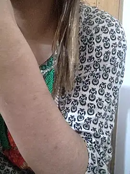 Snapshot of Tanha18 chatting on January 9, 8:28 am Tanha18 online show from January 9, 8:28 am