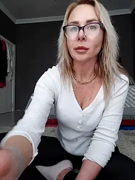 Snapshot of ElenabonyX chatting on January 10, 11:34 am ElenabonyX online show from January 10, 11:34 am