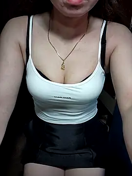 LeanaLy online show from November 7, 11:38 pm