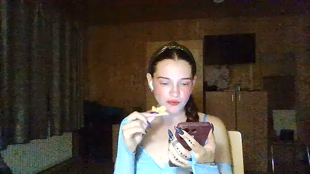 Snapshot of AmeliieLaFleur chatting on July 30, 7:13 pm AmeliieLaFleur online show from July 30, 7:13 pm