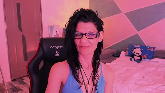 Snapshot of SweetSin40 chatting on April 25, 7:44 am SweetSin40 online show from April 25, 7:44 am