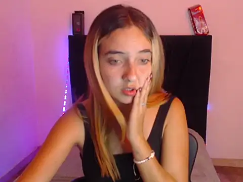 Snapshot of mandyy_petite chatting on October 17, 2:37 am mandyy petite online show from October 17, 2:37 am