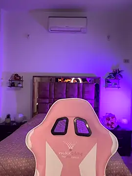 MIACUTEE  online show from November 27, 8:55 pm