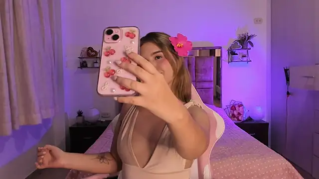 MIACUTEE  online show from January 15, 11:41 pm