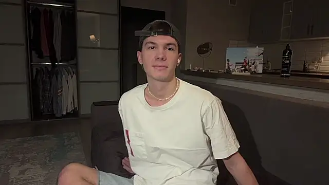 Jeremy1Scott online show from November 12, 3:18 am