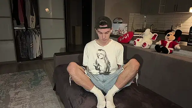 Jeremy1Scott online show from November 16, 3:34 am