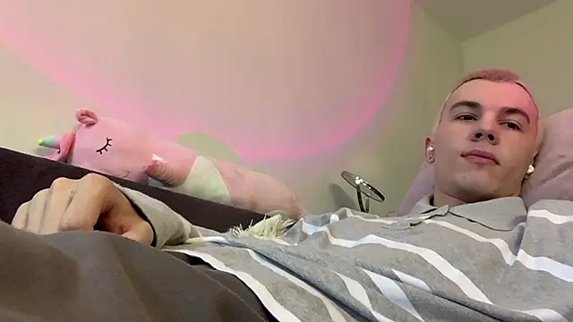 Jeremy1Scott online show from July 3, 4:52 am