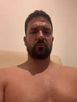 Snapshot of ReDiBastoni90 chatting on July 13, 9:28 pm ReDiBastoni90 online show from July 13, 9:28 pm