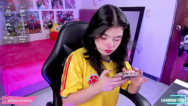 Snapshot of selina_lovers_ chatting on August 2, 4:33 am selina lovers online show from August 2, 4:33 am