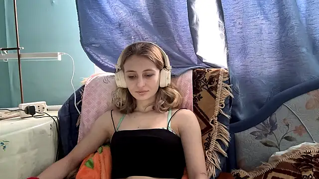 AmeliLia online show from February 8, 6:06 am