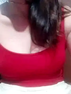 YiyinLy online show from March 22, 2:20 pm