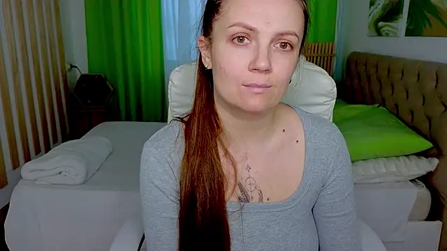 Amy  Leee  online show from March 4, 1:39 pm