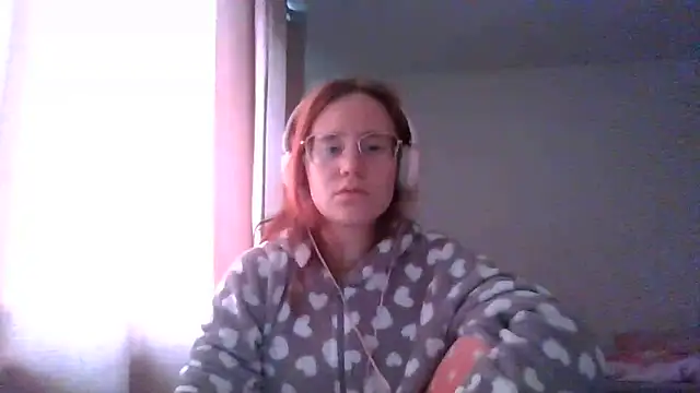 Snapshot of LuckySLove chatting on June 8, 5:35 pm LuckySLove online show from June 8, 5:35 pm