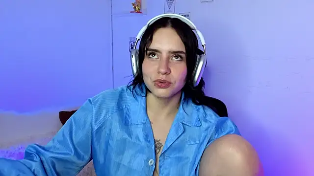 Emily Lindey online show from February 15, 7:51 am