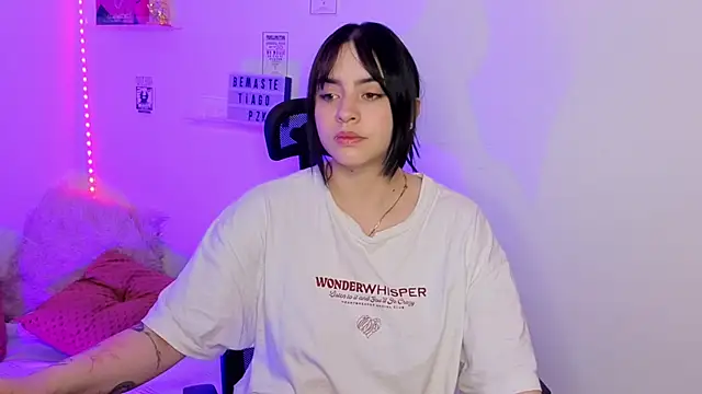 Emily Lindey online show from March 24, 7:13 am