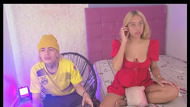 Snapshot of lily_and_wan chatting on October 25, 6:54 am lily and wan online show from October 25, 6:54 am