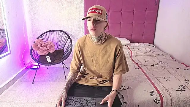 Snapshot of lily_and_wan chatting on November 2, 10:06 am lily and wan online show from November 2, 10:06 am