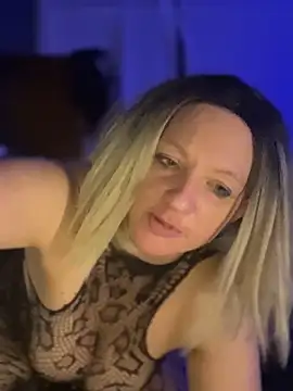 Snapshot of queenkelly1234 chatting on March 21, 8:41 am queenkelly1234 online show from March 21, 8:41 am