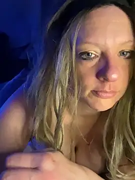 Snapshot of queenkelly1234 chatting on March 25, 3:45 am queenkelly1234 online show from March 25, 3:45 am